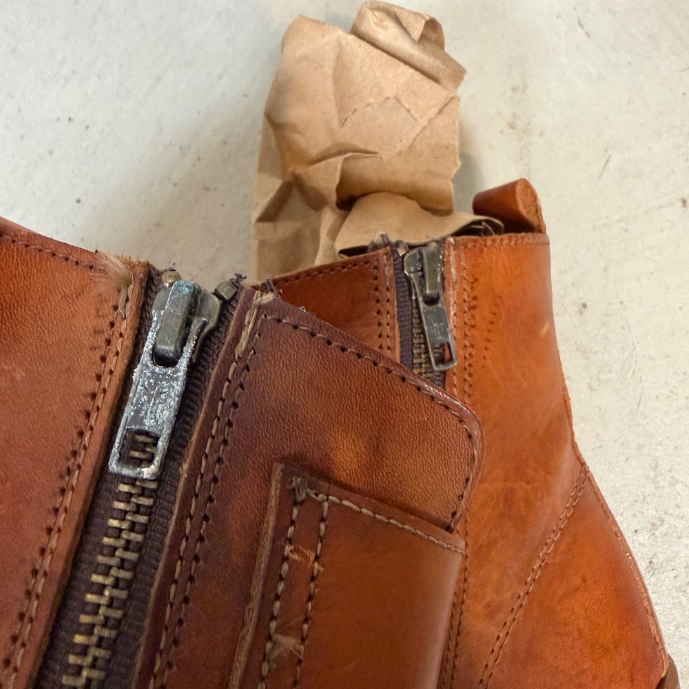 Frye Sabrina Tan Leather Double Buckle Moto Ankle Boots 8.5 M Made in USA - Picture 6 of 8